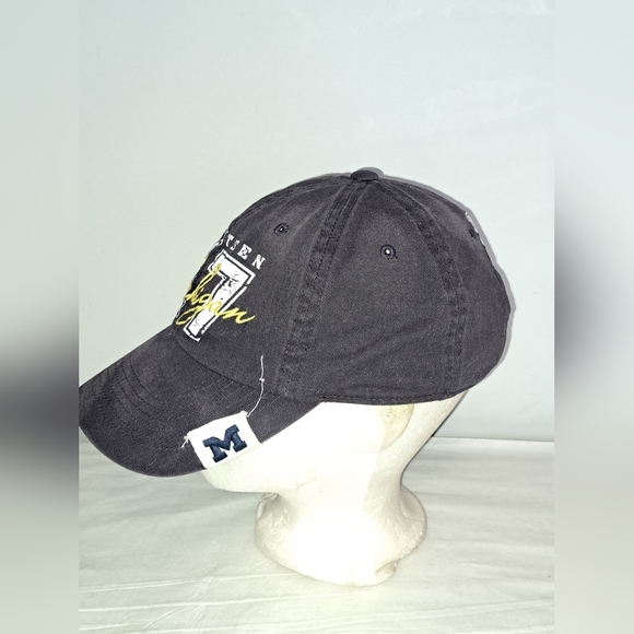 NCAA University of Michigan buckle strap back hat - Picture 2 of 8